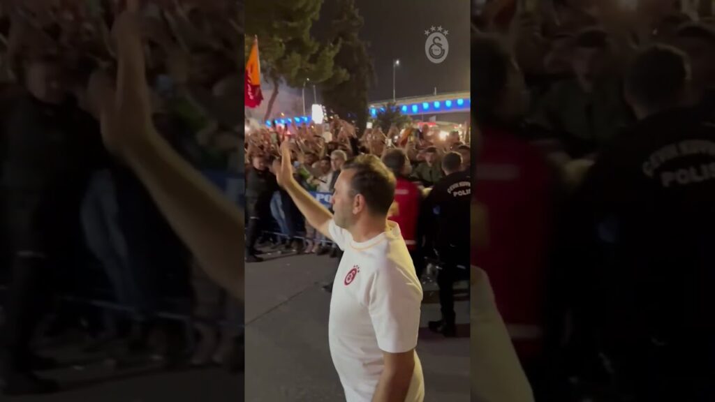 Teknik direktörümüz Okan Buruk ve kaptanımız Fernando Muslera’ya Şanlıurfa’da sevgi seli 💛❤️