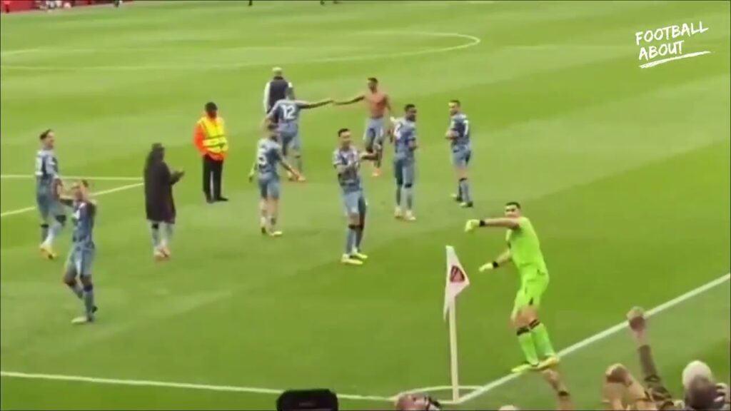 Arsenal vs Aston Villa | Emiliano Martinez doing fist pumps after a huge win at the Emirates 👊🔥