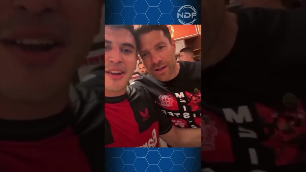 Exequiel Palacios y Xabi Alonso festejando juntos