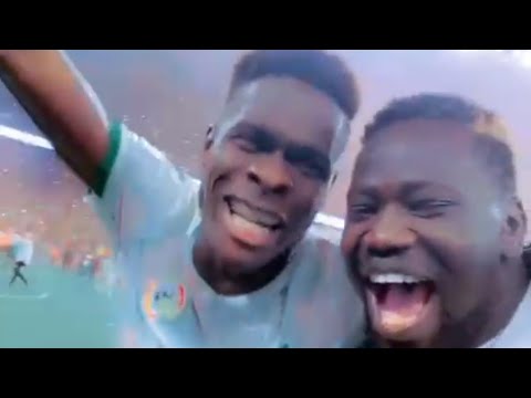 Boy Niang 2 avec Pape Abdou cissé  après la qualification Qatar 2022