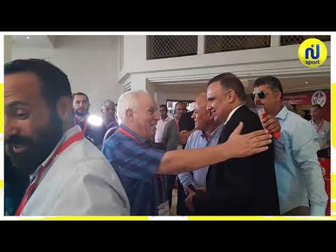 ممثلو الأندية يستقبلون "بالاحضان والقبلات" رئيس الجامعة وديع الجريء قبل بدء الجلسة العامة العادية