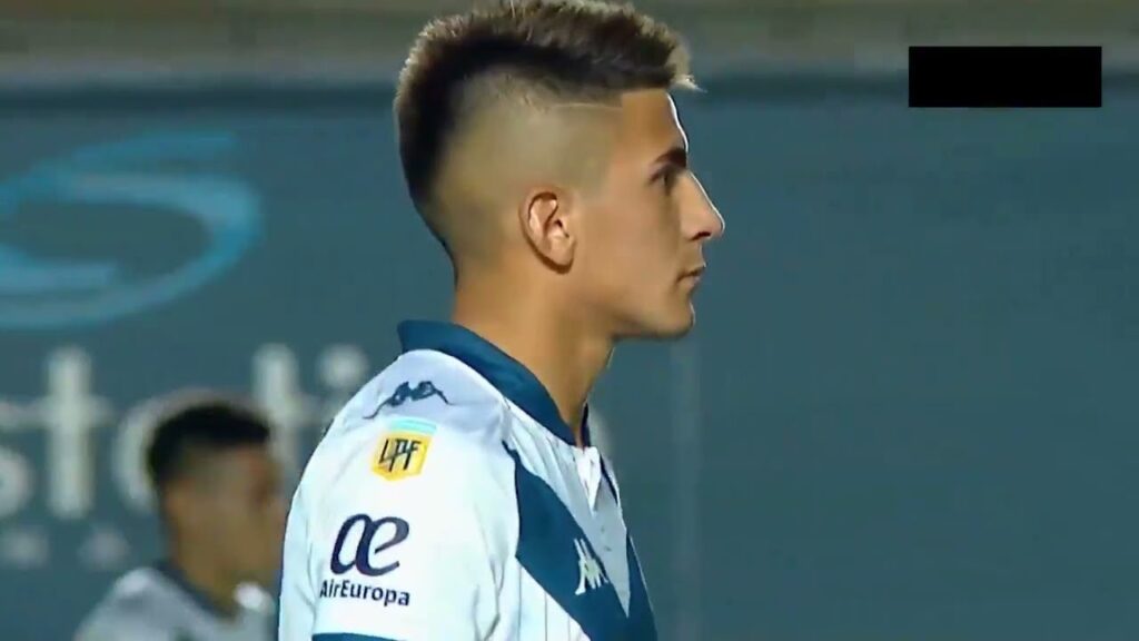 Thiago Almada (Vélez) vs Banfield.