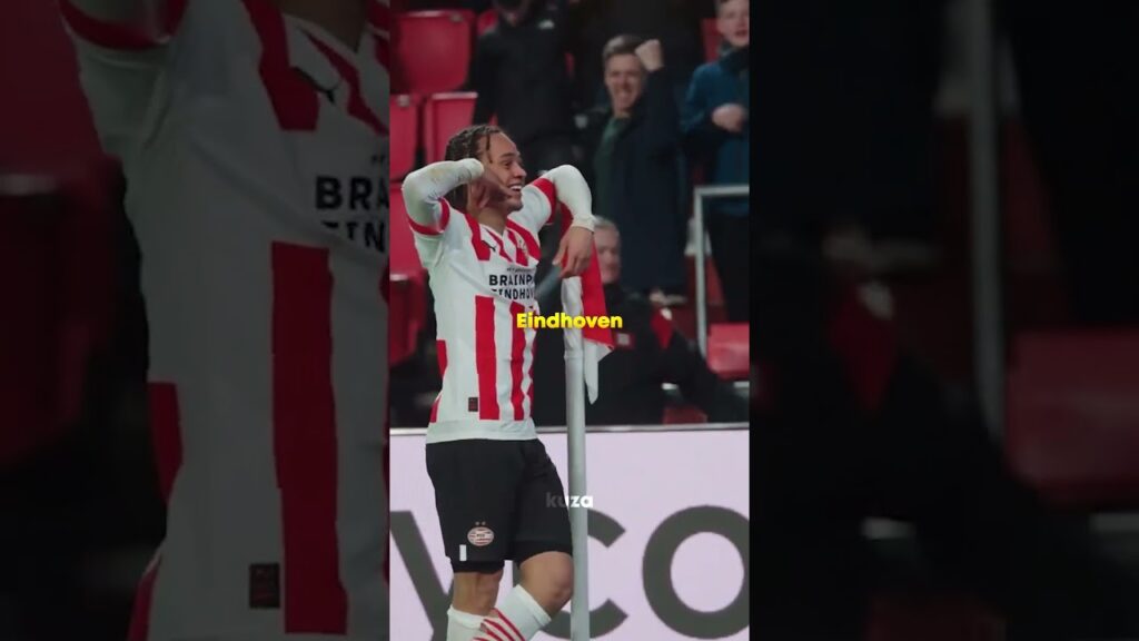 Why does Xavi Simons wash his club teammates boots 🤣😳