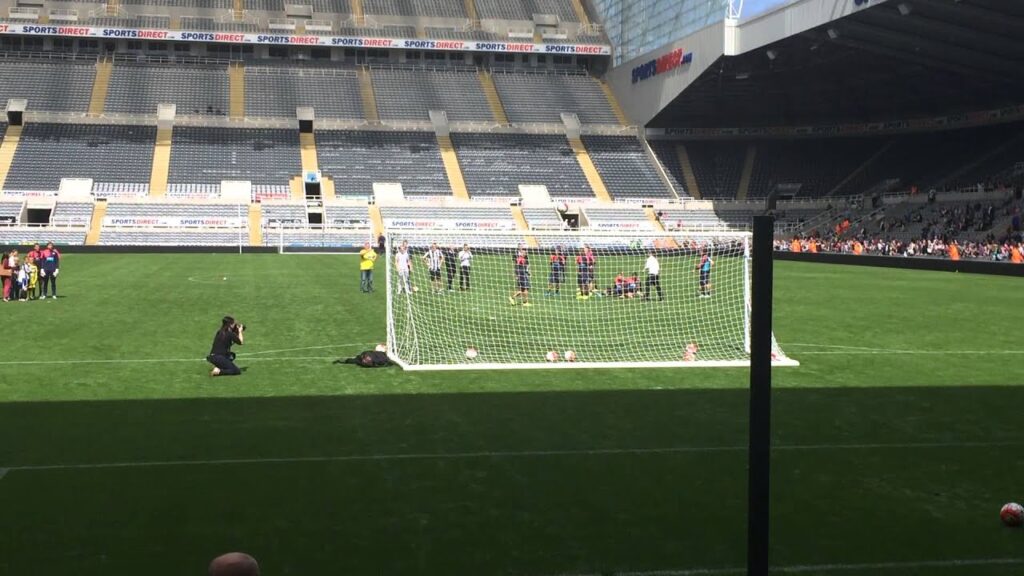 Aleksandar Mitrovic crossbar challenge(Newcastle open training)