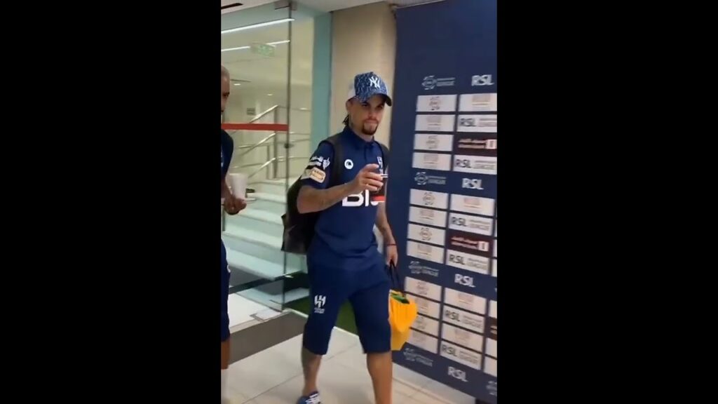 بيريرا برفقة ميشيل 😅💙#الهلال