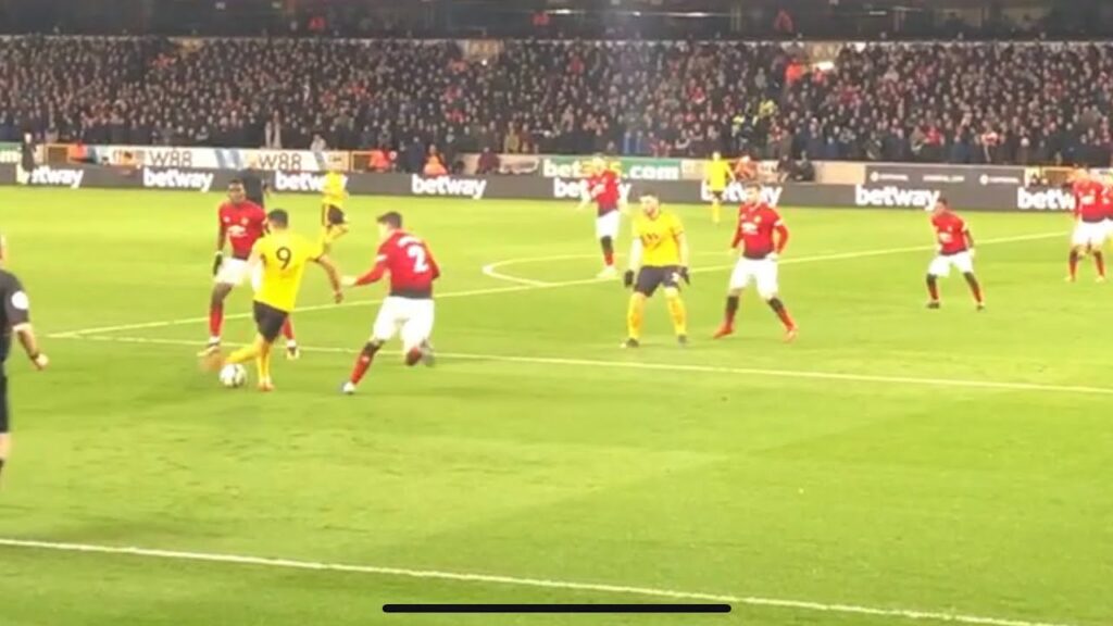 Raul Jimenez Rabona Cross (Wolves vs Manchester United)