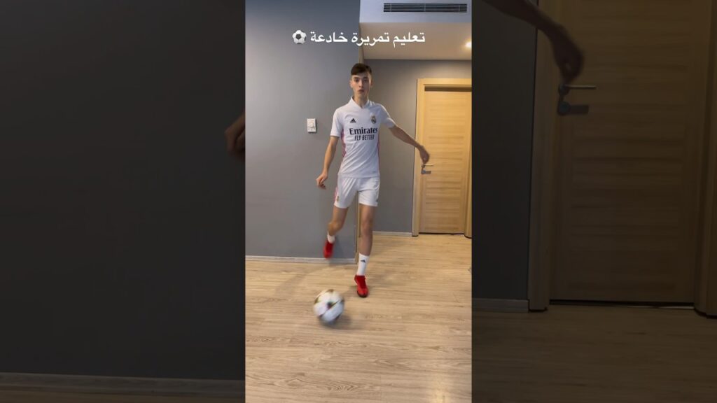 تعليم تمريرة تخدع فيها المدافعين 🔥😍 #اسامه_الشعراوي #osama_sharawi