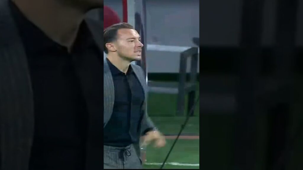 رأسية العبقري رياض على غير العادة هدف ولا أروع ما شاء الله