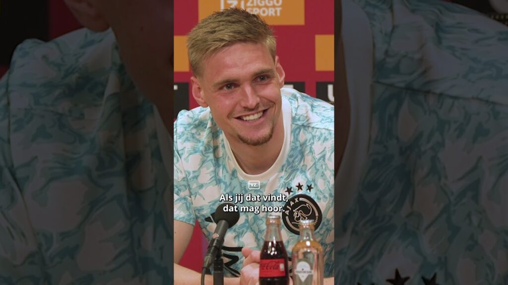 Man of the Match Kenneth Taylor vermaakt zich prima op zijn nieuwe wingback-positie. #Ajax #ajatwe