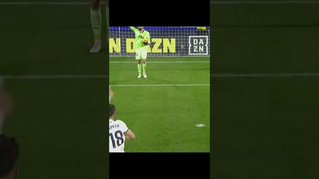 The worst penalty ever ?    #football #osasuna #valencia
