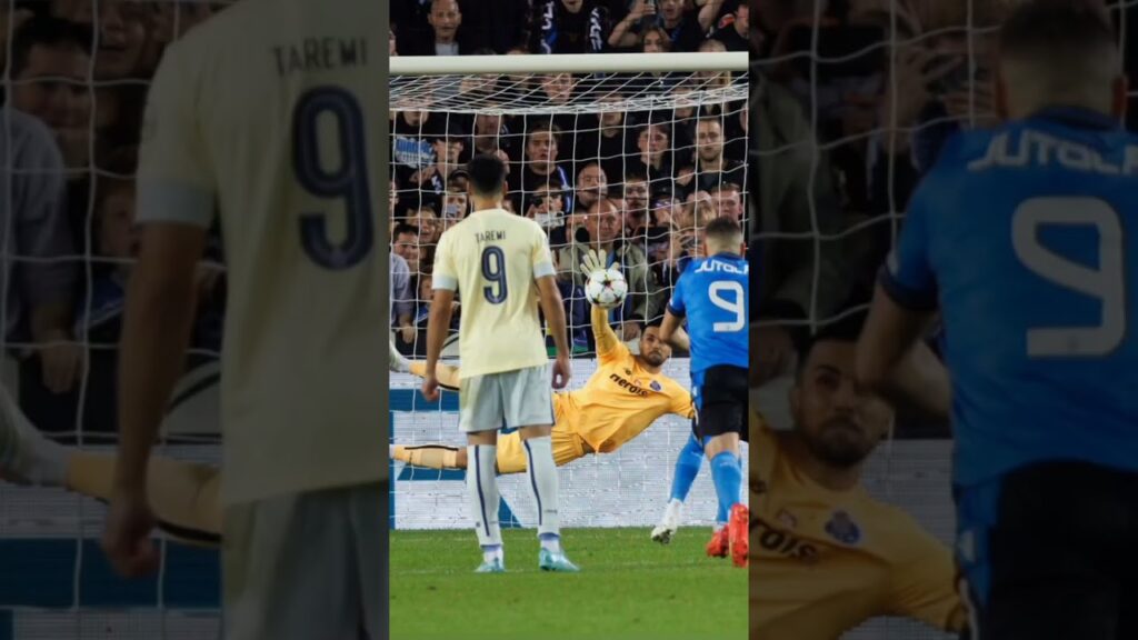 Diogo Costa penalty save | DMsports | Subscribe now ➡️ DMsports ⬅️👇👇👇 #uefa #porto #championsleague