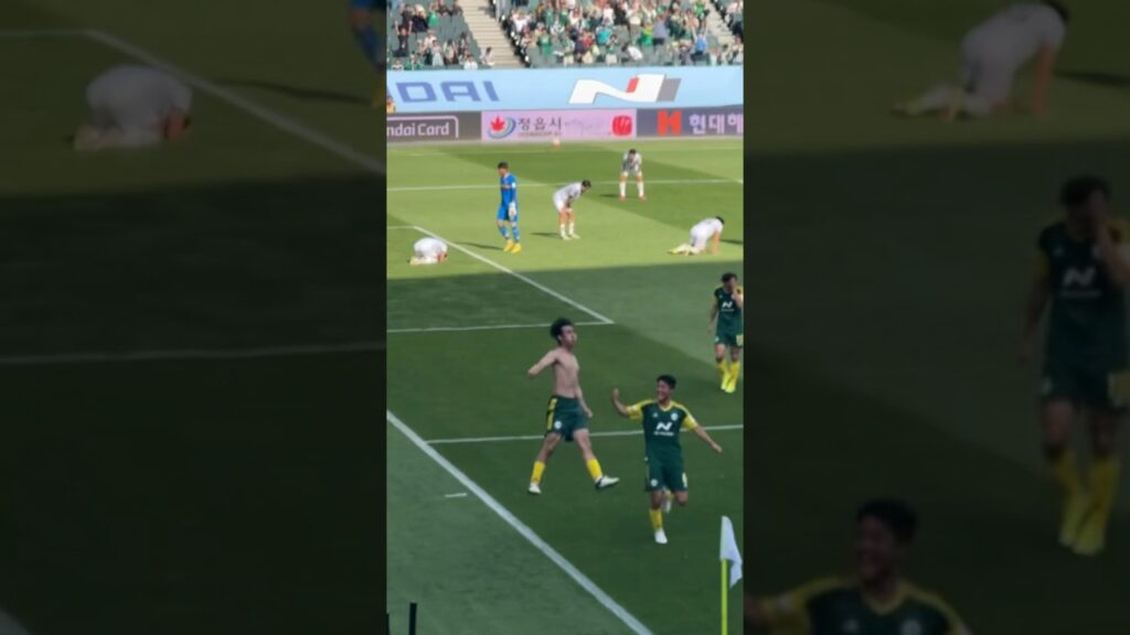 전북 팬들을 울리는 한 남자의 모먼트 #송민규 #전북현대 #k리그직관 #shorts