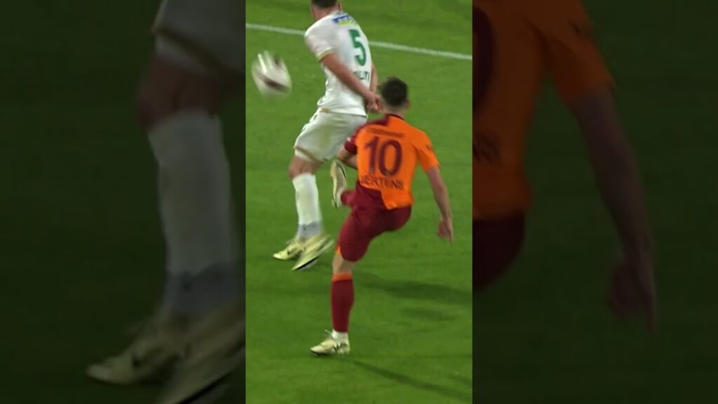 🥅 Dries Mertens'in Klas Vuruşu Üst Direkten Döndü! #shorts #galatasaray