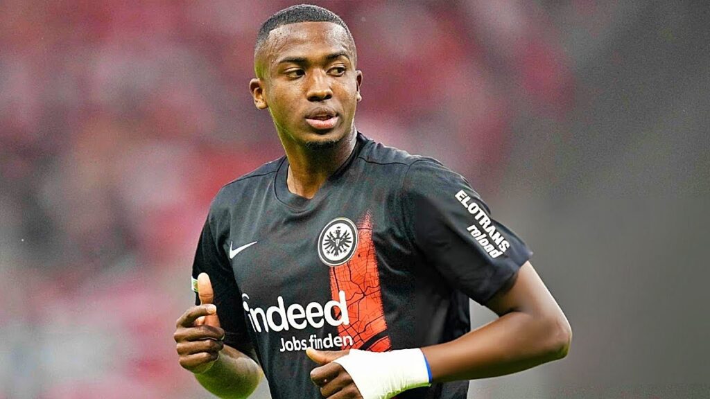 Willian Pacho is 𝐓𝐎𝐔𝐆𝐇 𝐃𝐄𝐅𝐄𝐍𝐃𝐄𝐑..