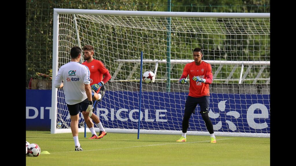 Areola et Costil à l’échauffement avec les Bleus Areola et Costil à l'échauffement avec les Bleus
