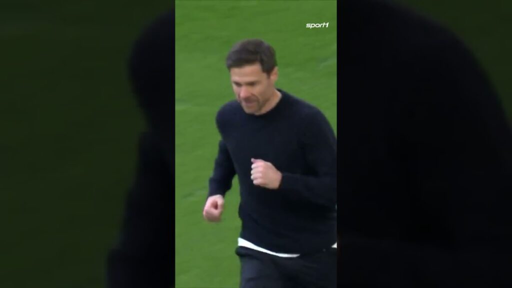 Stanisic rettet Bayer in der 97. Minute! 😱 #shorts #totalbundesliga