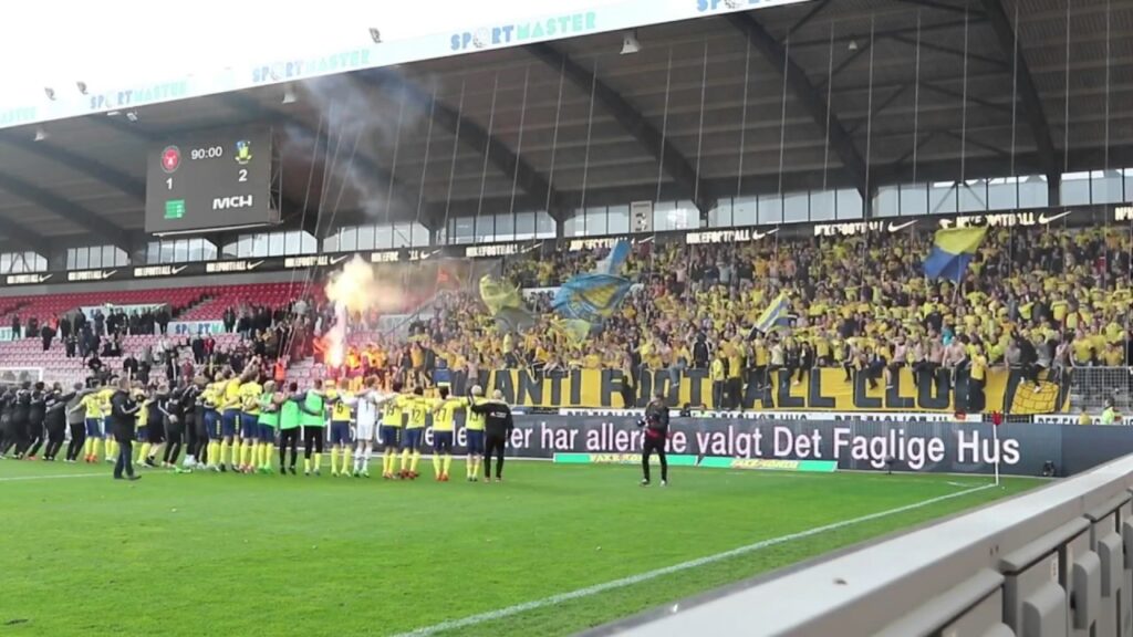 Brøndby: Fans, spillere og trænere synger Stoltheden Er Kolossal