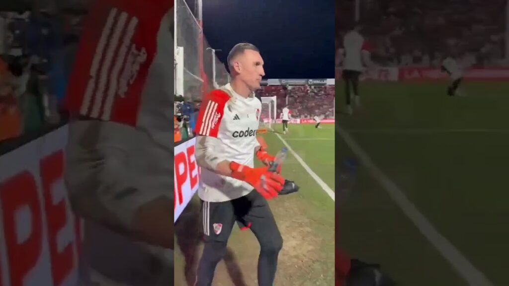 Franco Armani saluda a chicos de Instituto #futbol #argentina #river #armani #campeon #scaloneta