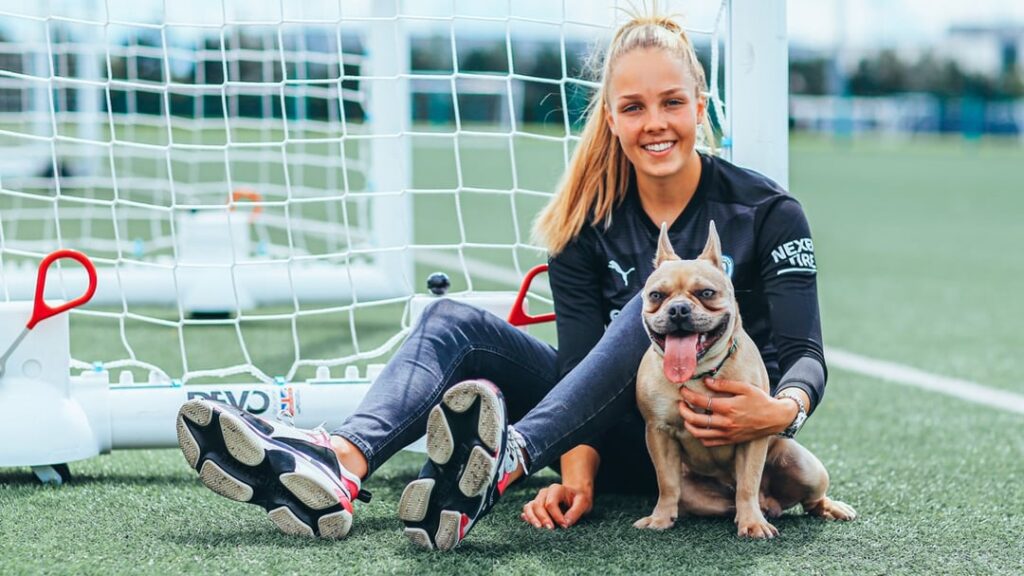 Ellie Roebuck is still on track for Barça summer signing