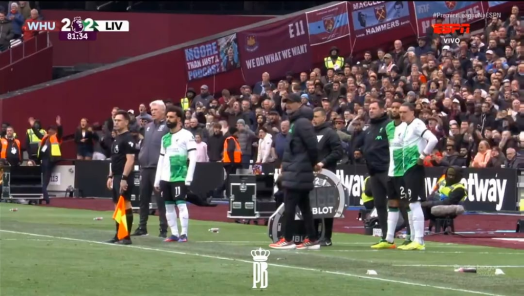 Klopp and Salah Arguing on the touch line