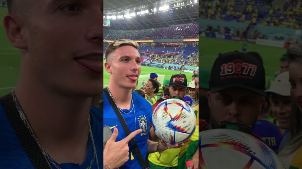 A BOLA DA COPA CAIU NA MINHA MÃO!! (THEY KICK THE WORLD CUPS BALL IN MY HANDS) A BOLA DA COPA CAIU NA MINHA MÃO!! (THEY KICK THE WORLD CUPS BALL IN MY HANDS)