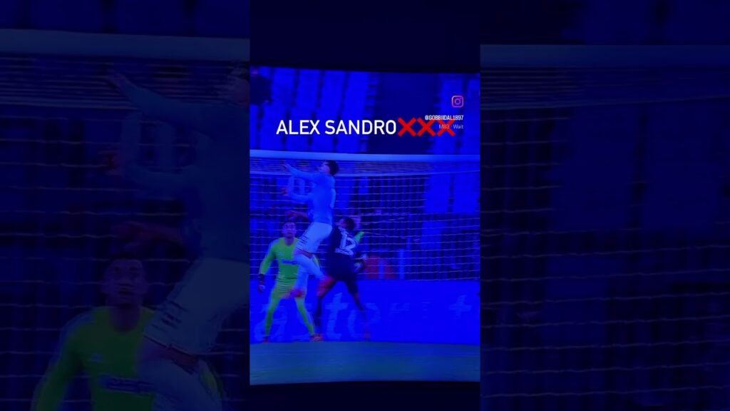 Alex Sandro non salta e decide di far prendere l’ennesimo gol alla Juventus..😰🤍🖤