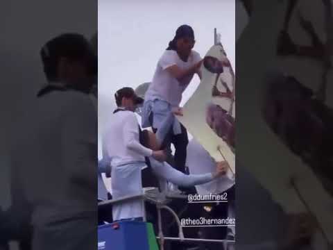 😱DUMFRIES contro THEO HERNANDEZ | Il momento in cui Denzel alza il cartellone contro THEO #shorts