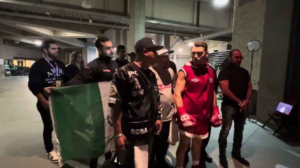 Oscar Duarte walks out to his fight