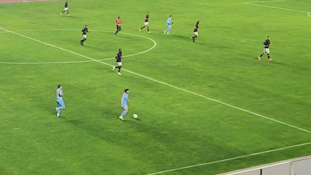 Incidencias del Bolivar 2 -  1 Flamengo parte 3, min 28, Matias Viña dispara  por arriba