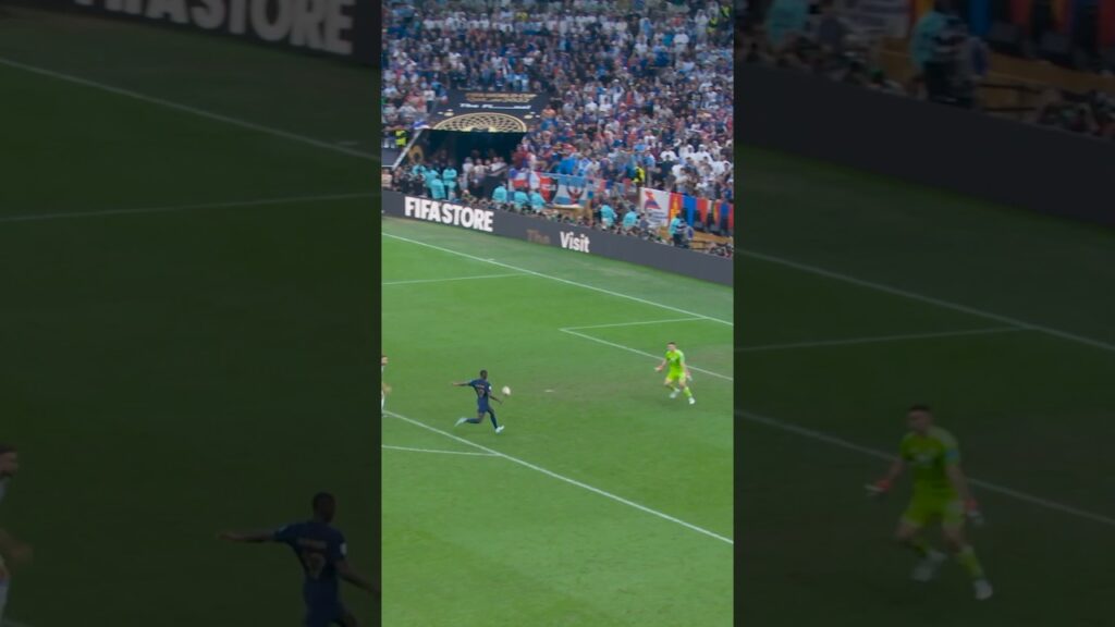 Emi Martinez last minute save vs France