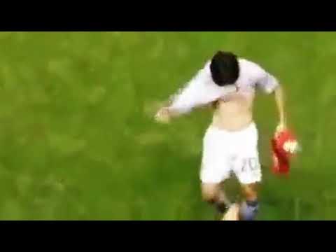 Takefusa Kubo tira camiseta de Perú