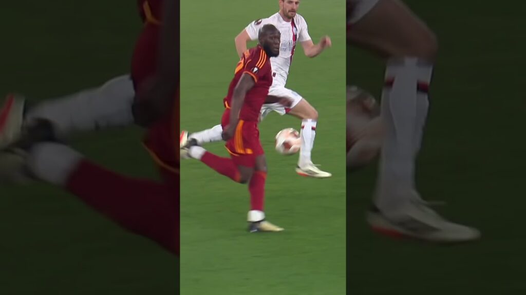 MA ROMELU LUKAKU CHE SI INCOLLA GABBIA?''' #asroma #romelulukaku #lukaku #romamilan #calcio #shorts