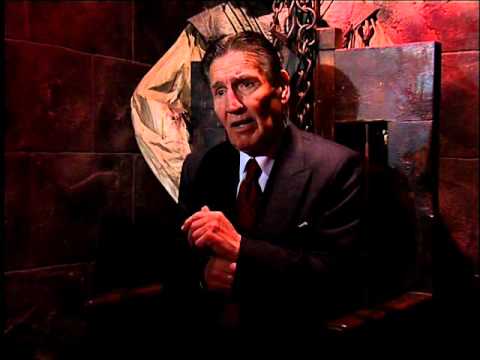 Mad Frankie Fraser Slashes his Wrists!