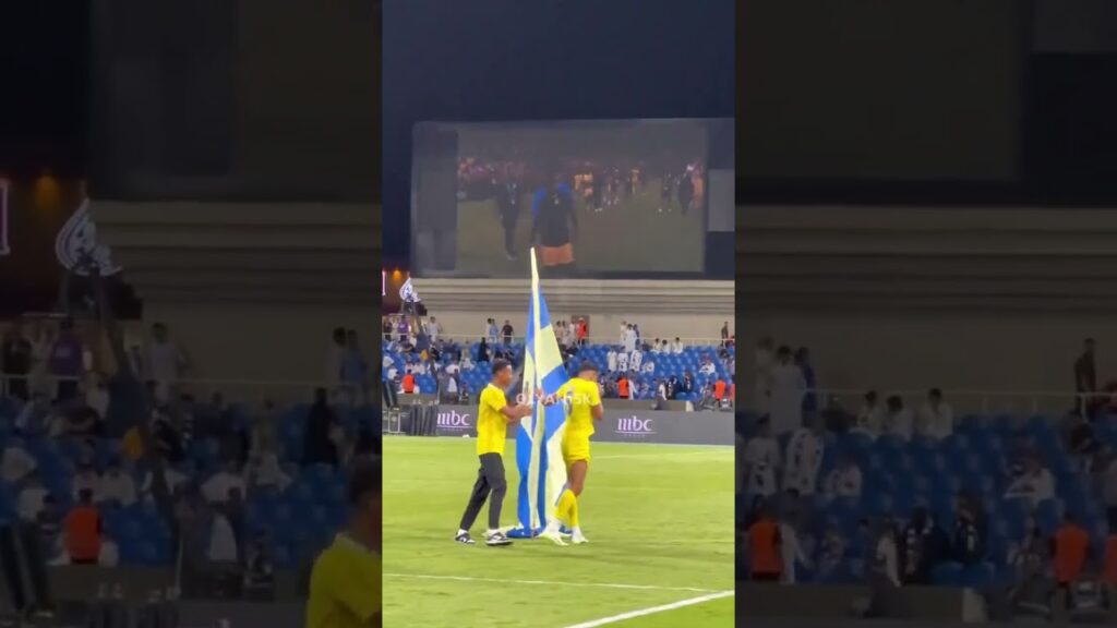 العمري يحاول استفزاز جمهور الهلال 😬     #الاهلي #الشباب #الاتحاد #النصر #الهلال