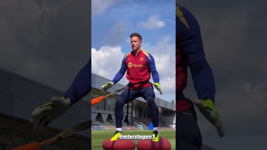 Marc-AndrĂ© ter Stegen Training đŸ”¥ #shorts #goalkeeper Marc-AndrĂ© ter Stegen Training đŸ”¥ #shorts #goalkeeper