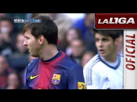 Tarjeta amarilla a Álvaro Morata por agarrón a Lionel Messi Tarjeta amarilla a Álvaro Morata por agarrón a Lionel Messi