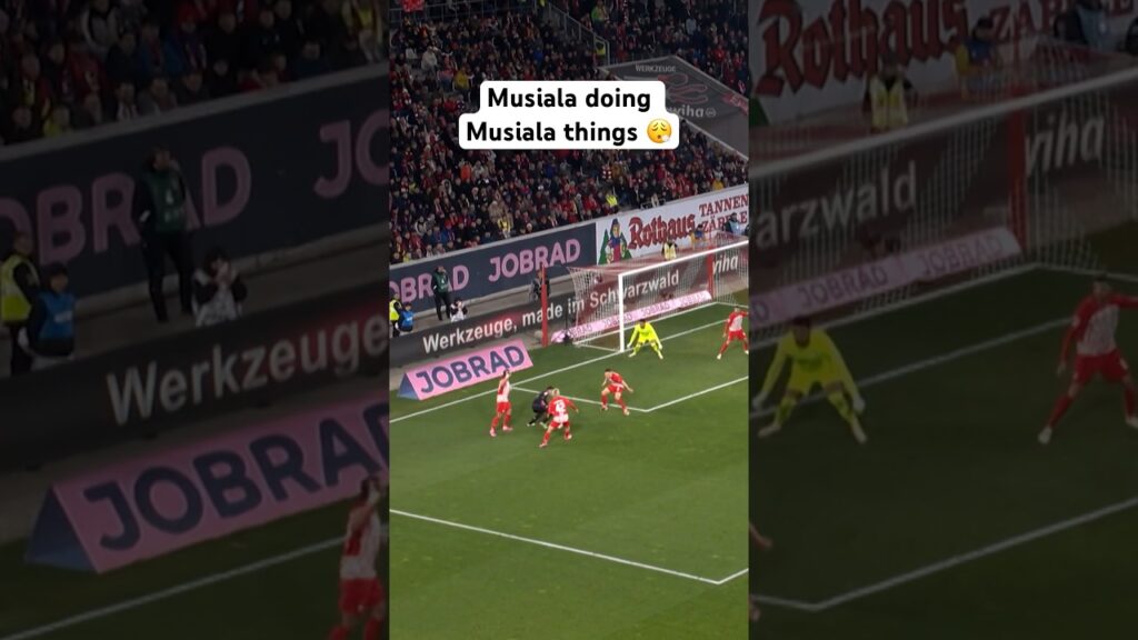 Musiala has a 🧲 on his 🦶😳