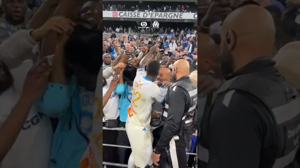 Pape Gueye, buteur avec l'OM jubile à la fin du match avec ses amis venus de la région parisienne 👌