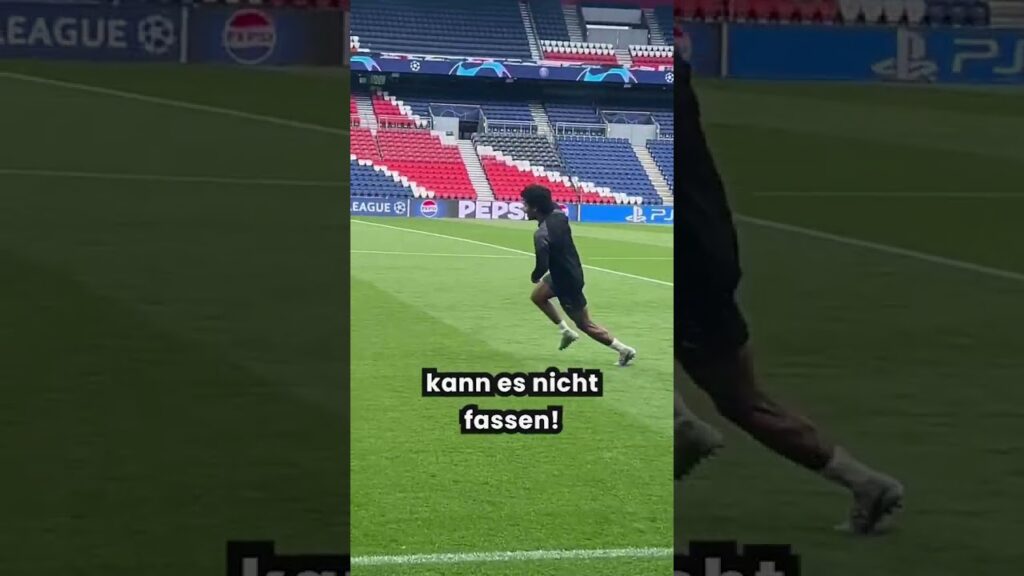 Karim Adeyemi scheint sein Zielwasser schon getrunken zu haben! 🎯