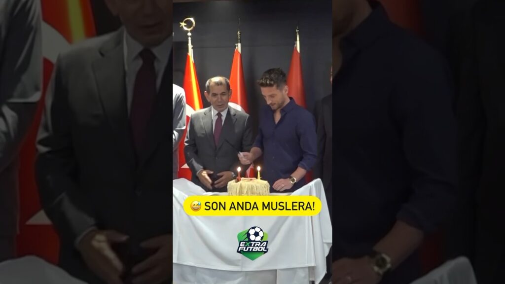😅🎂 Mumları üflemeden pastayı kesmeye çalışan Mertens’e ‘son anda Muslera’ müdahalesi!