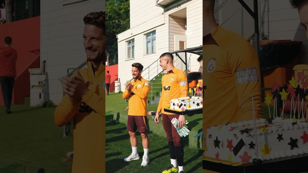 Bugünkü antrenman öncesinde Dries Mertens ve Enes Emre Büyük’ün doğum günleri kutlandı! 🎂🥳