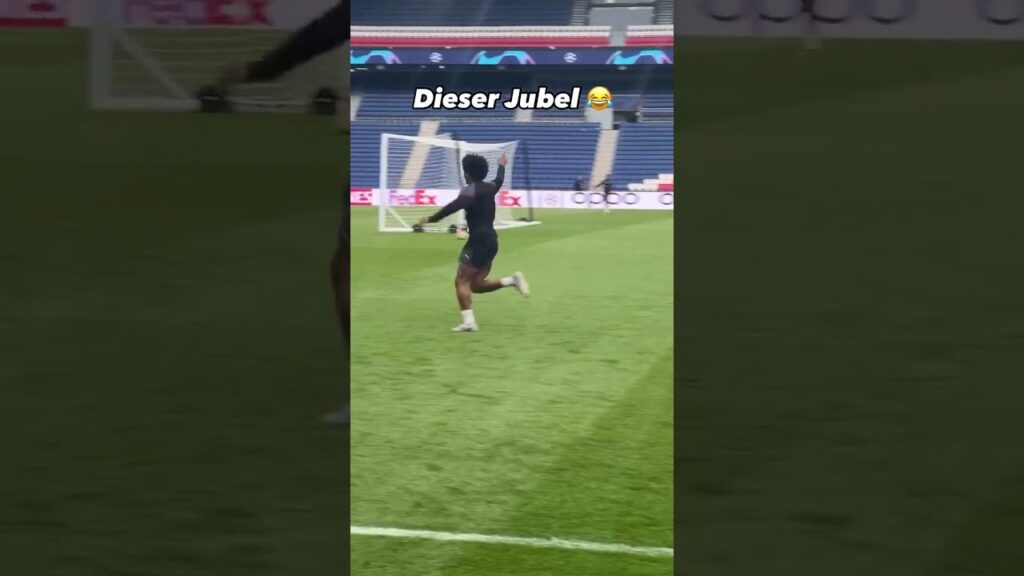 Adeyemi KUNSTSCHUSS 🤯