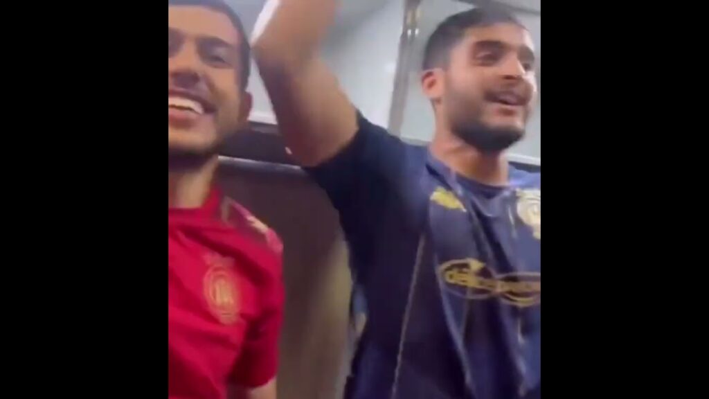 🎥 من ملعب المباراة..فرحة لاعبي الترجي بالترشح إلى النهائي الإفريقي 🏆..وإلى العالمية ✈️🇺🇸