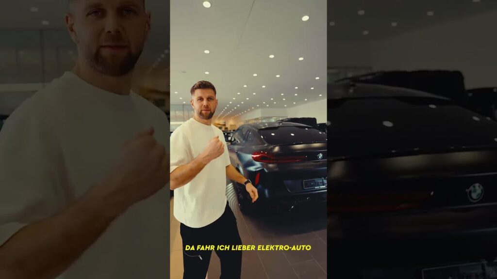 Niklas Füllkrug beim Autokauf