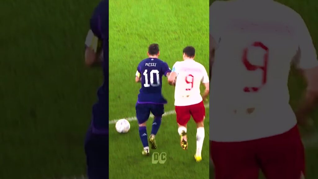 Lionel Messi Toying with LEWANDOWSKI 🥵🥵🥵