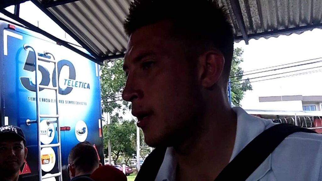 Francisco Calvo: "Tuvimos más opciones de gol pero fallamos"