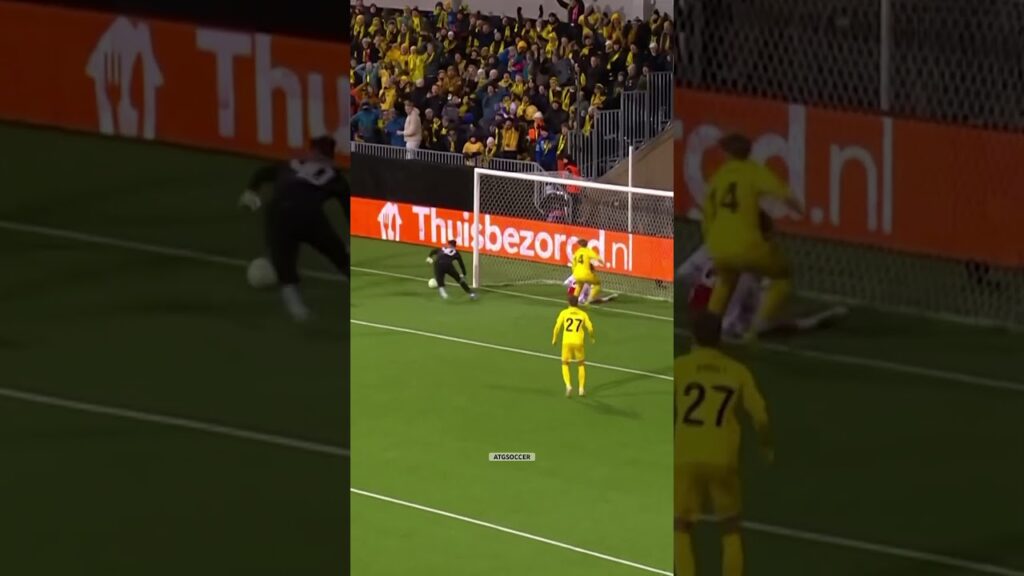 🙅‍♂️ Borna Sosa keeping Ajax in the game! 🤯#UECL