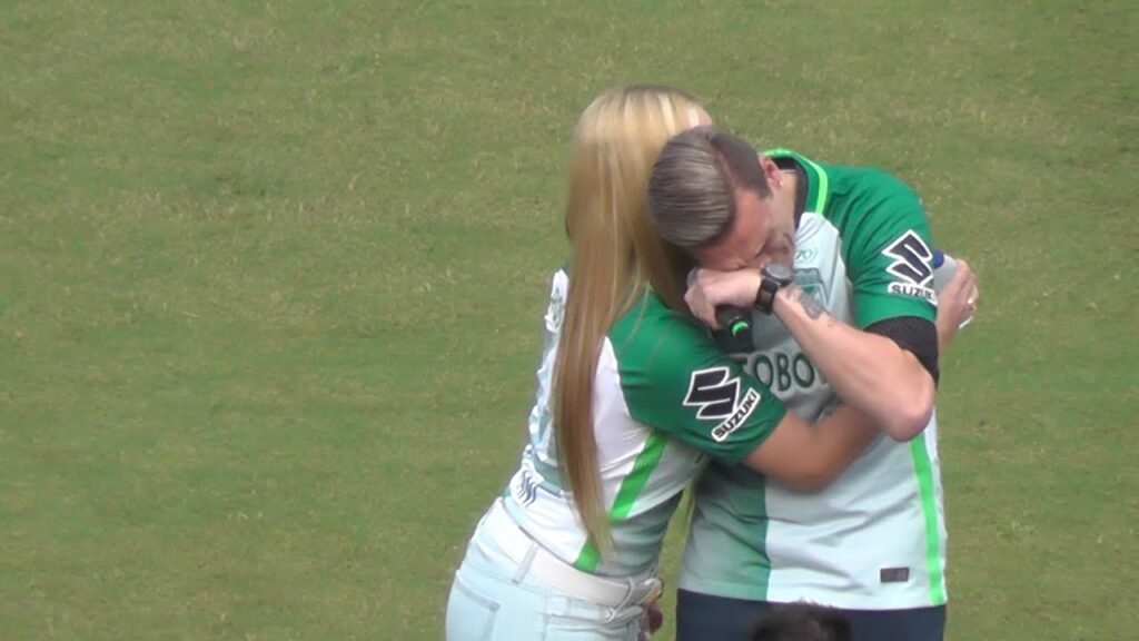 Palabras y vuelta olímpica de ARMANI en su despedida...