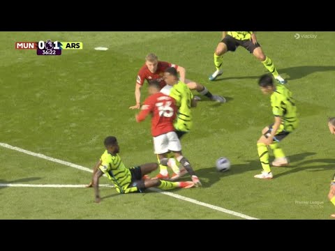 Penalty Or No Penalty? Man United Fans REACTION On Thomas Partey Foul