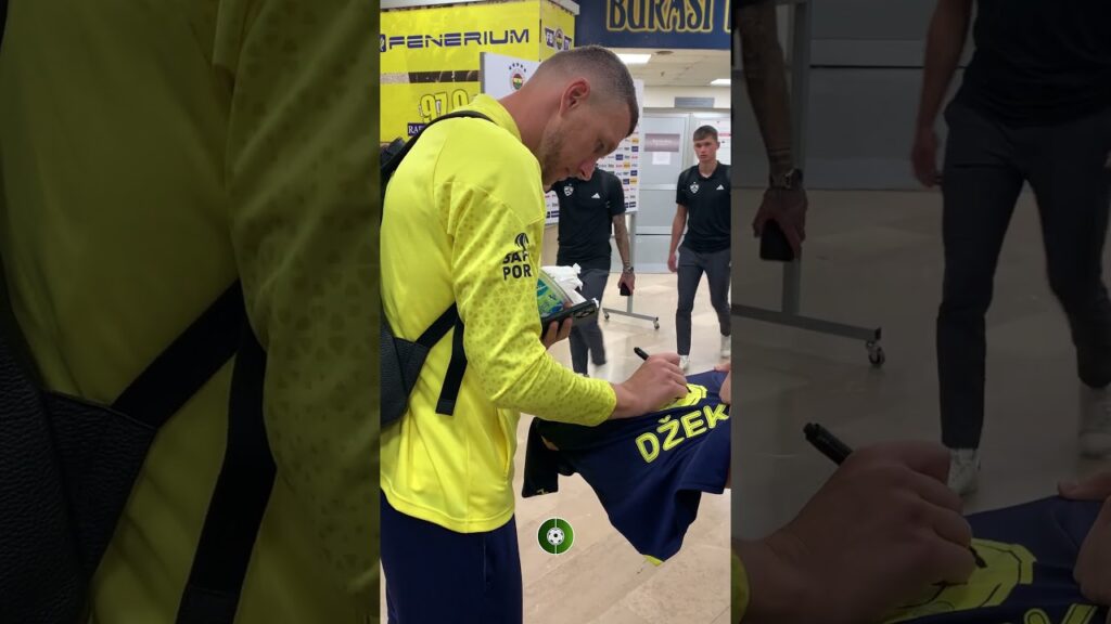 Edin Dzeko stattan elinde ayranla ayrıldı ve Szymanski'ye böye takıldı 😀